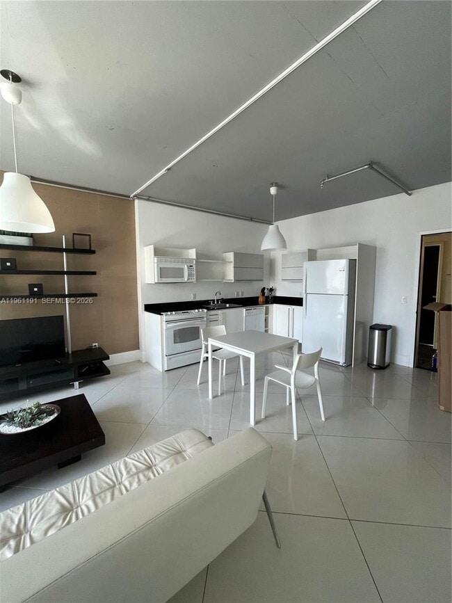 Building Photo - 690 SW 1st Ct