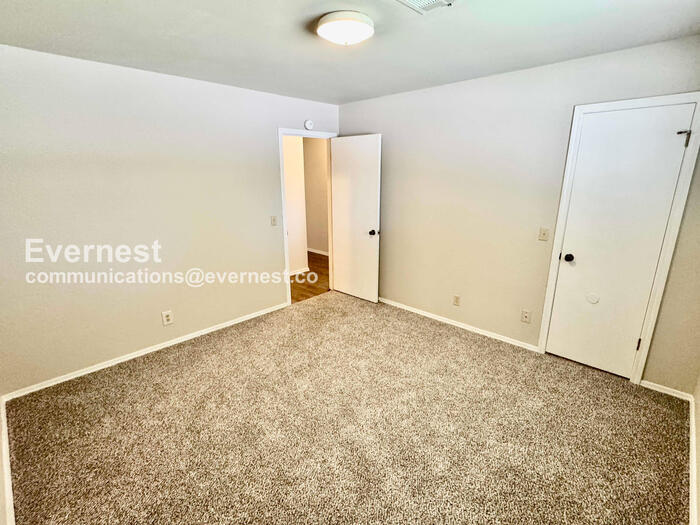 Building Photo - 5024 S Birch Ave