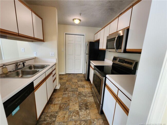 Building Photo - 264 Waterdown Dr