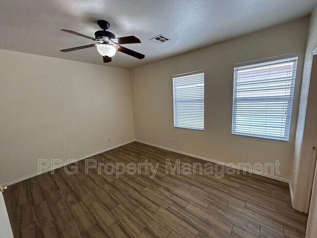Building Photo - 12407 N 149th Dr