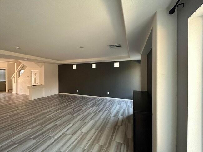 Building Photo - Great curb appeal