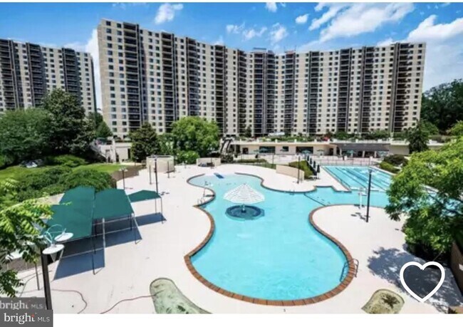 Building Photo - 205 Yoakum Pkwy