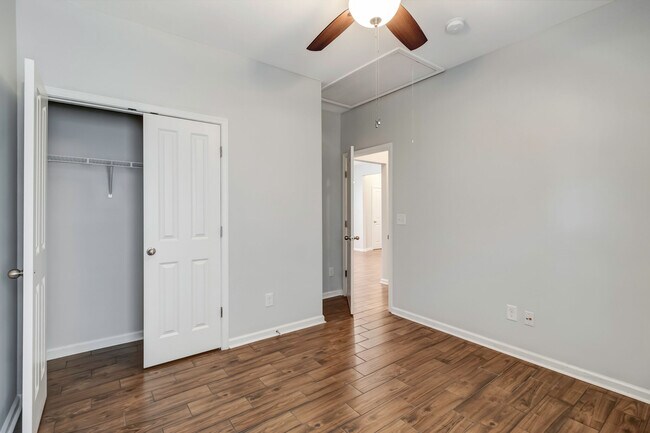 Building Photo - 1018 Hemlock Dr