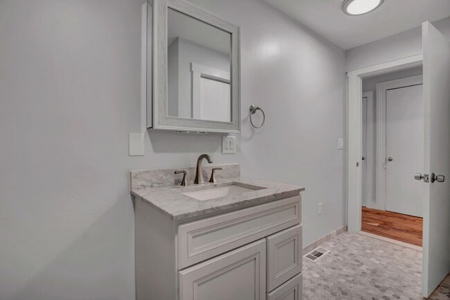 Building Photo - 44 Trumbull St