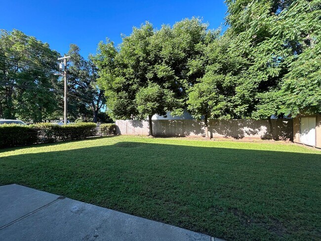 Building Photo - 746 Rancheria Dr