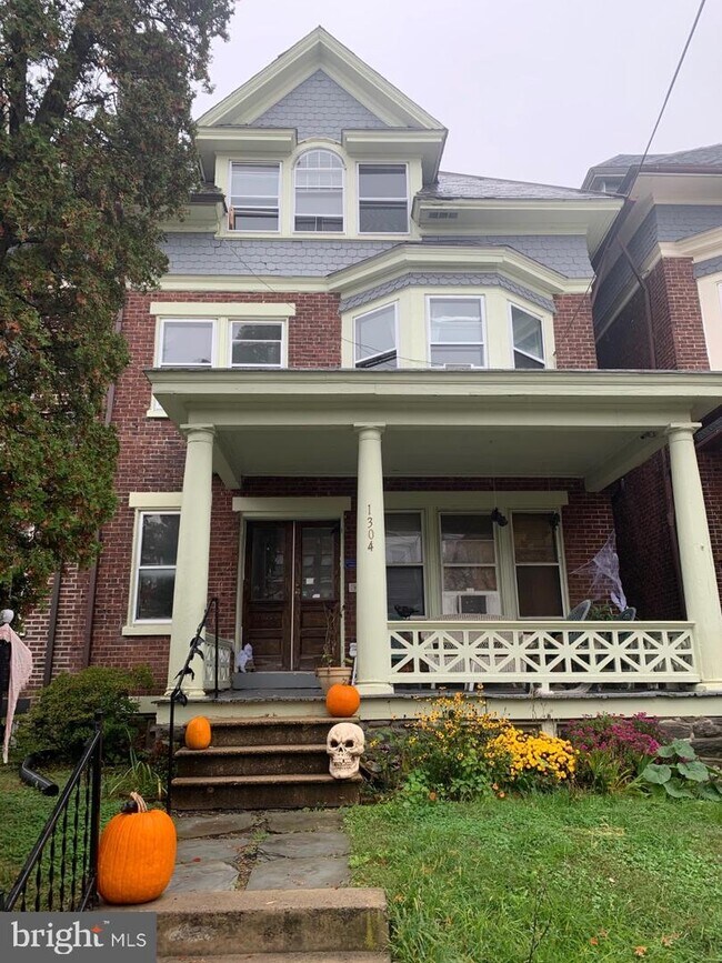 Building Photo - 1304 N Clayton St