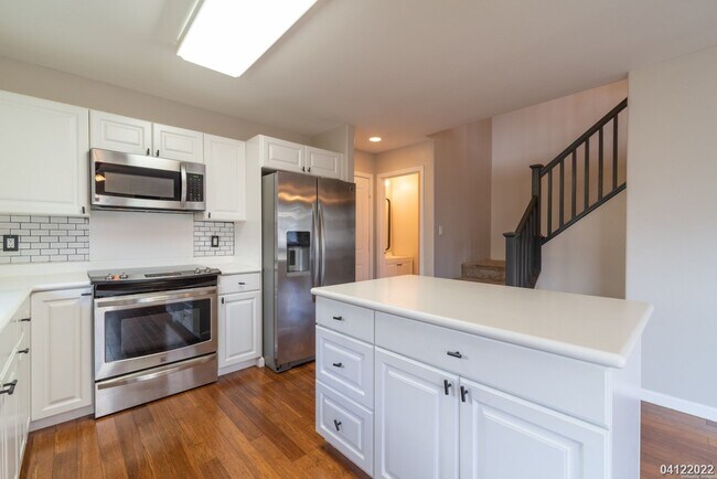 Building Photo - PRIME CORNER UNIT WITH CENTRAL AC!!! 3BR, 2.5BA WITH 2-CAR GARAGE