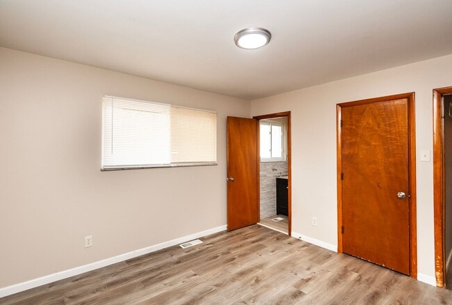 Building Photo - Lovely 3 Bedroom 2 Bathroom Home