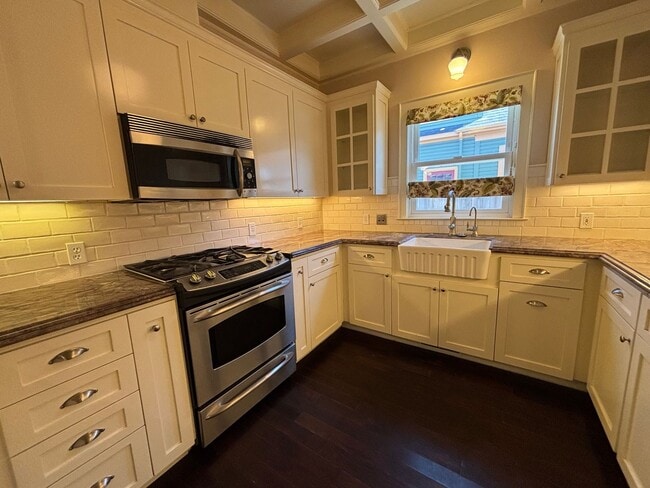 Building Photo - Historic Charm, Modern Comfort | 4BR +Bonu...