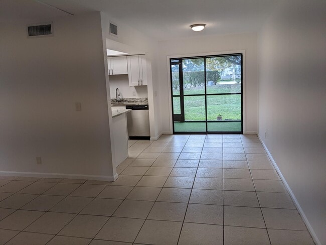 Building Photo - 4723 Oak Terrace Dr