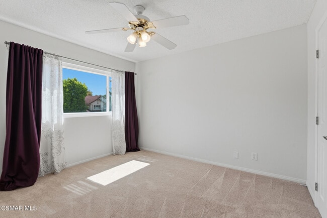 Building Photo - 1239 Honeysuckle Ct