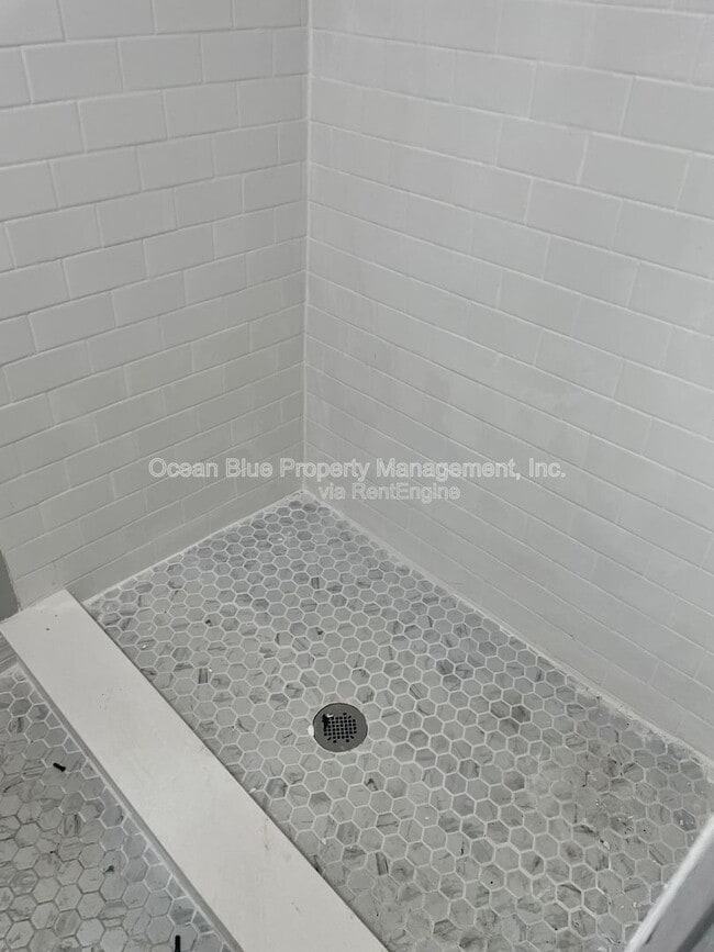 Building Photo - 2010 E Waters Ave