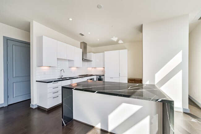 Building Photo - 4521 San Felipe St