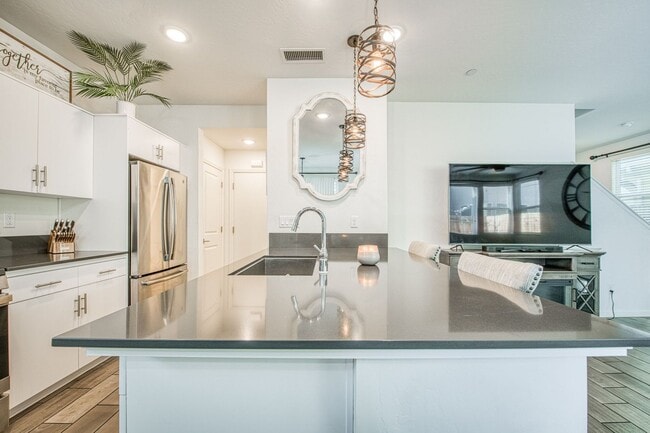 Building Photo - Stunning Clovis Home!
