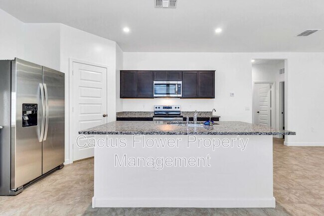 Building Photo - 2108 W Sheridan Ave