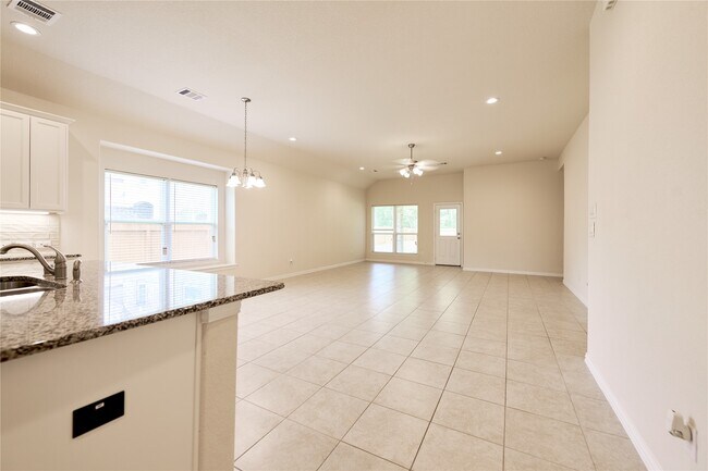 Building Photo - 604 W Linnwood Dr
