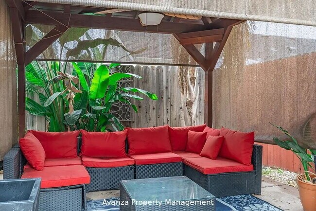 Building Photo - Home for Rent 8735 N. Cedar Ave Unit 151, Fresno, CA 93720 3 Bedroom/2.5 Bath Condo in Fresno (Sh...