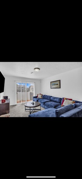 Building Photo - 1277 W Las Hurdes Dr