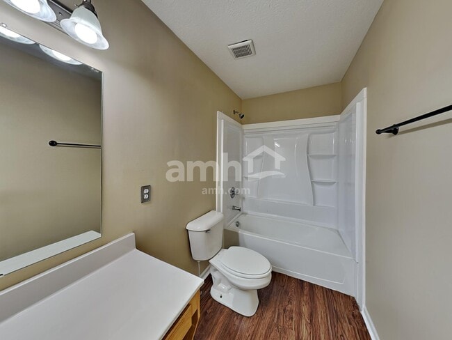 Building Photo - 211 Cherrytree Ln