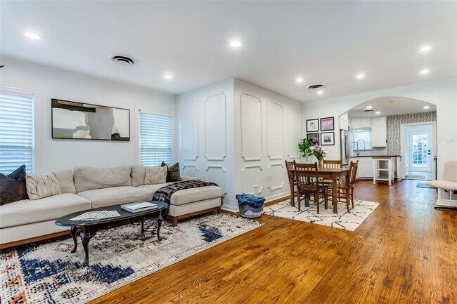 Building Photo - 3812 Birchman Ave