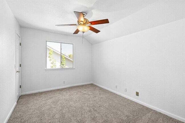 Building Photo - 100 Barberry Dr