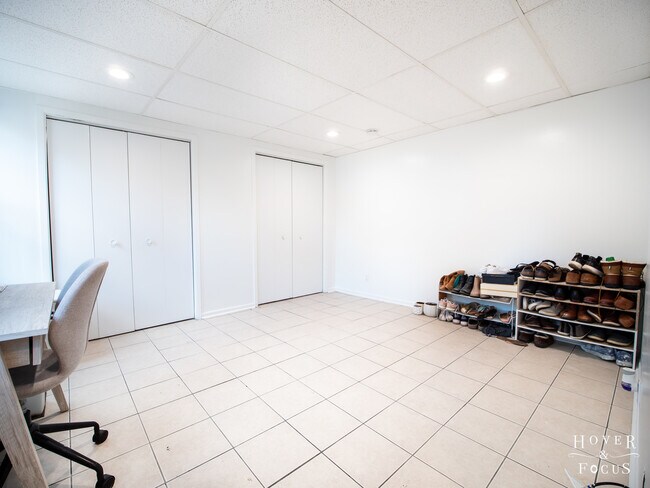 Building Photo - 1511 N Green St