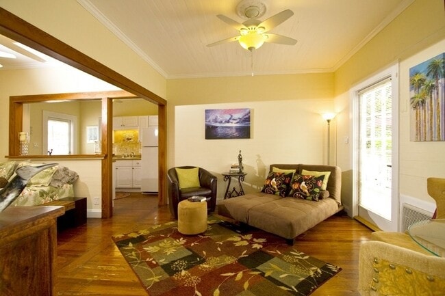 Building Photo - Furnished Studio Apartment in Old Town