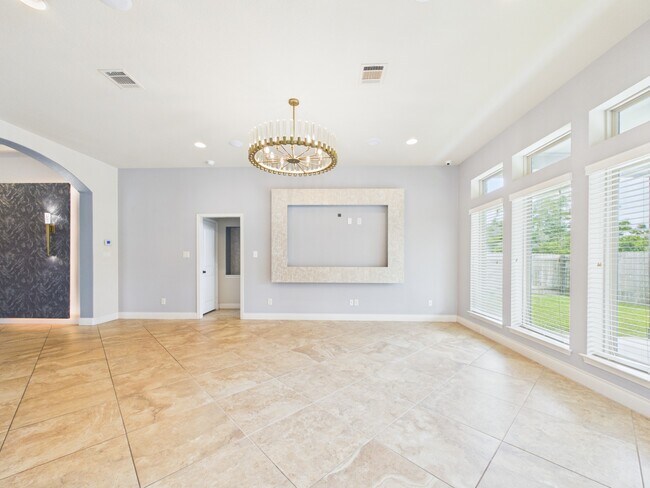 Building Photo - 2807 Naples Park Ln