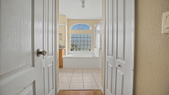 Building Photo - 820 Westbrook Terrace