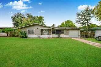 Building Photo - 515 24th Ave N