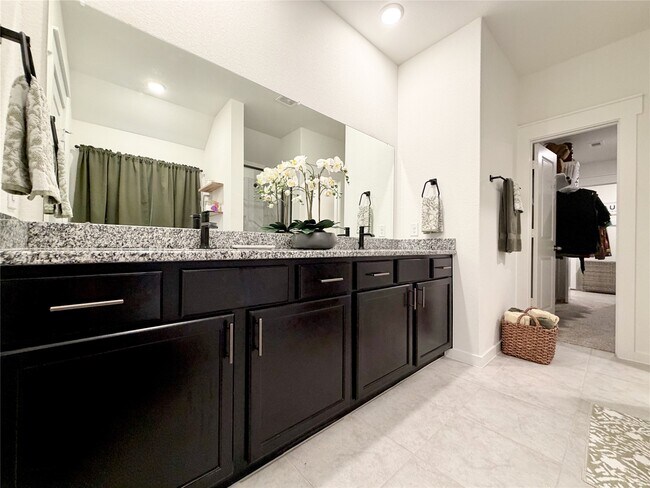 Building Photo - 4724 Peony Grn Dr