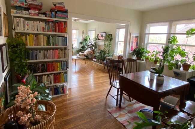 Open Space Living Dining Office Space Natural Light - Edgecliff - Nassau Walnut Hill Apartments