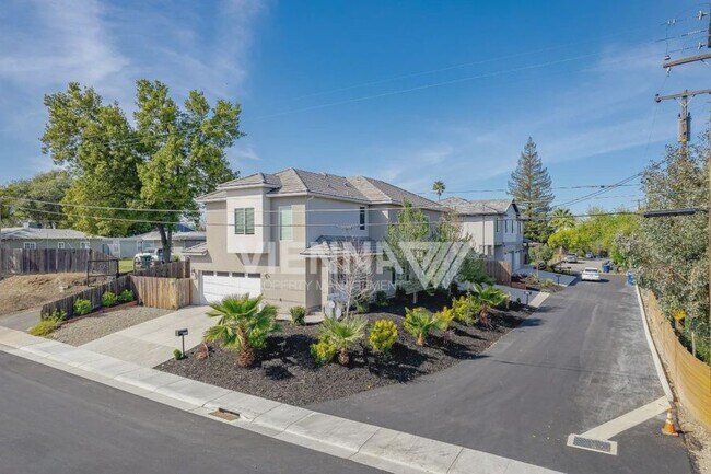 Building Photo - 5843 Del Campo Ln