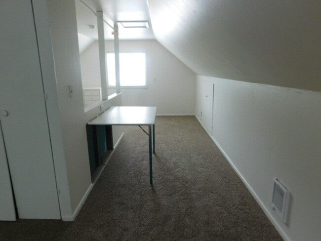 Building Photo - 3Bd/1.5Ba Two Story House - Available to View!