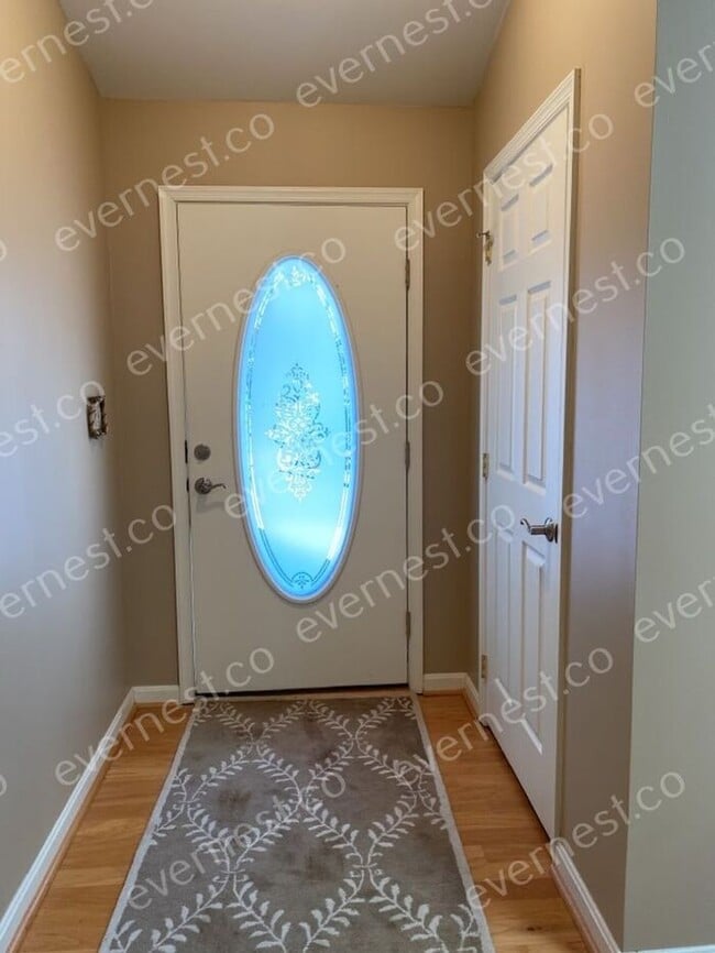 Building Photo - Stunning 3 Bed, 2 Bath House in Locust Gro...