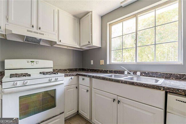 Building Photo - 806 Houndstooth Trail NW