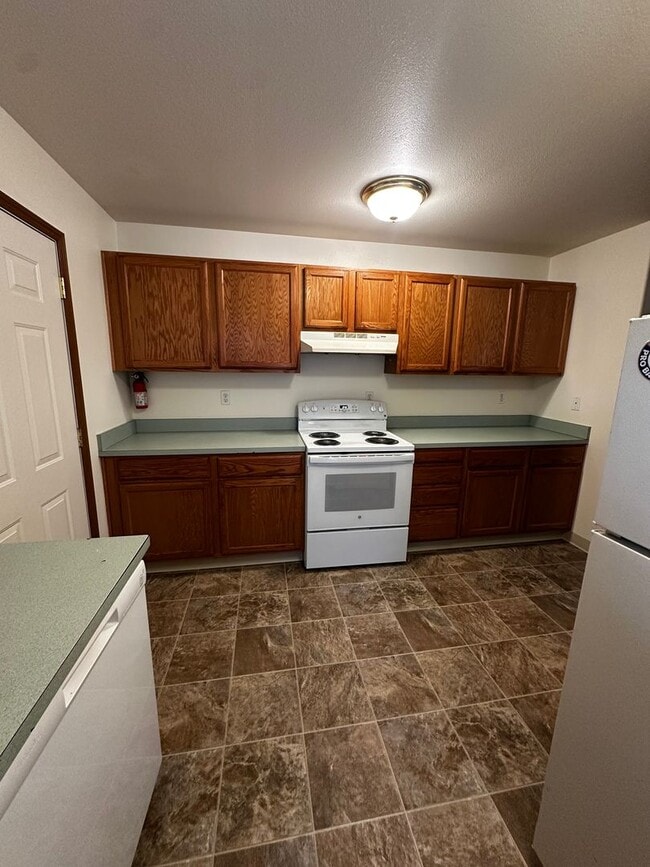 Building Photo - *Move In Special, Half off Rent! (See ad f...