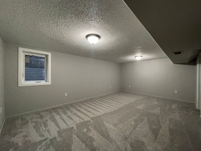 Building Photo - Cozy Three Bedroom in the Heart of Minot