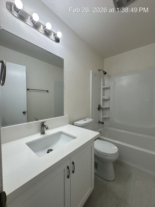 Building Photo - $500 off 1st months rent!  Upstairs unit available now!