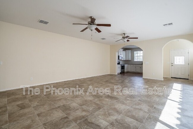 Building Photo - 1055 S Reber Ave