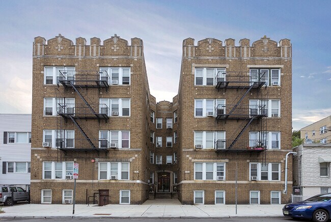 Building Photo - 146 Manhattan Ave
