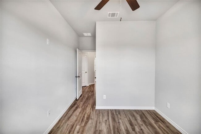 Building Photo - 207 Peruna Dr