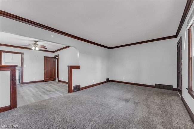 Building Photo - 1042 Mozina Dr