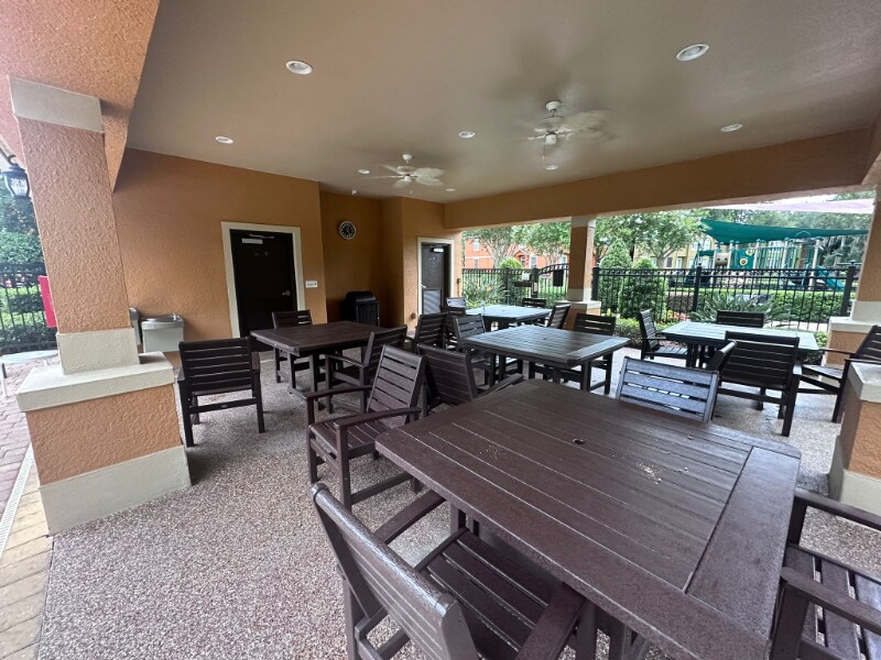 Building Photo - 1421 Pine Oak Trail