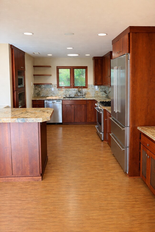 Building Photo - HILLCREST TRIPLEX