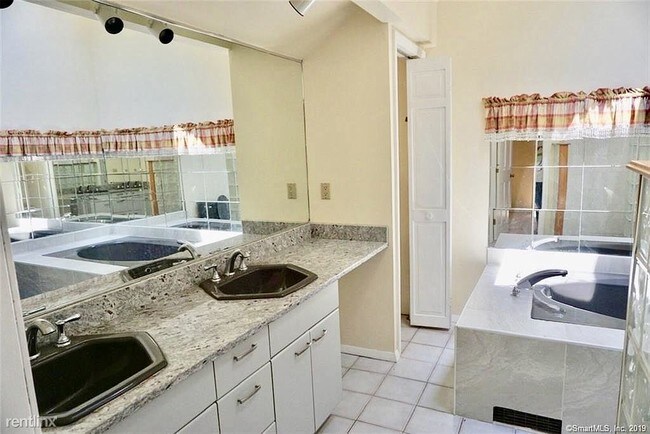 Building Photo - 4 br, 3.5 bath House - 421 Riley Mountain Rd