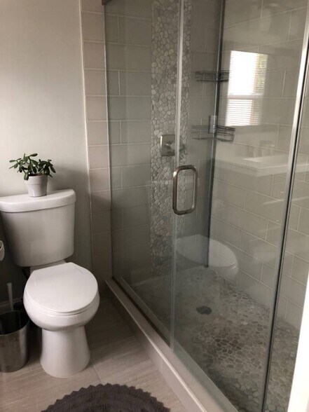 Building Photo - 924 15th St SE