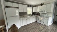 Building Photo - A rare find! Quiet country living in a single-level, 3 bed/2 bath home in Kennebunk!
