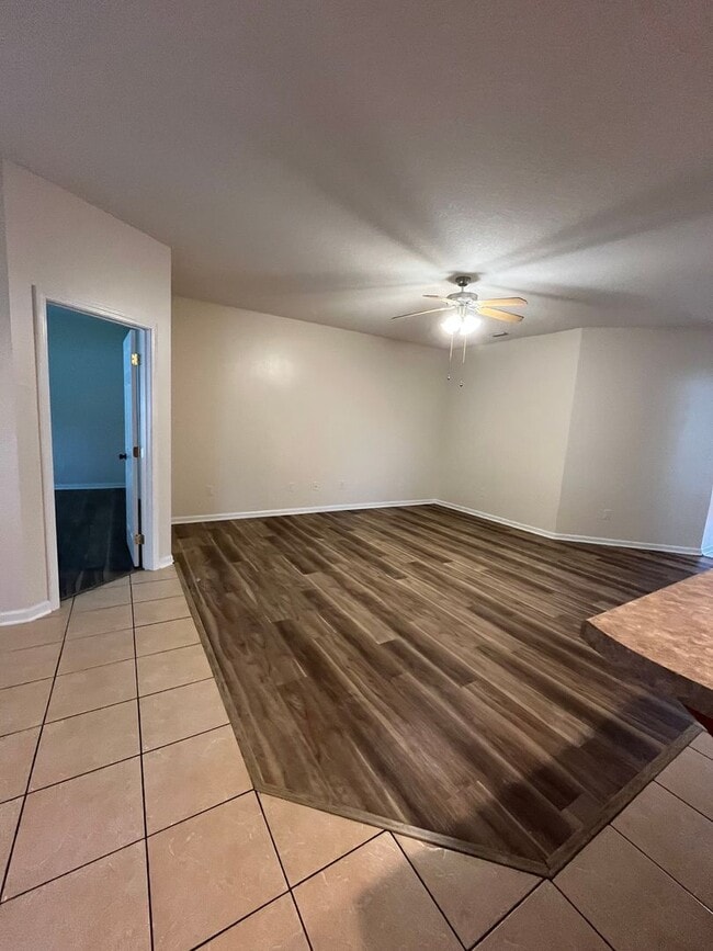 Building Photo - 206 Royal Palms Ave