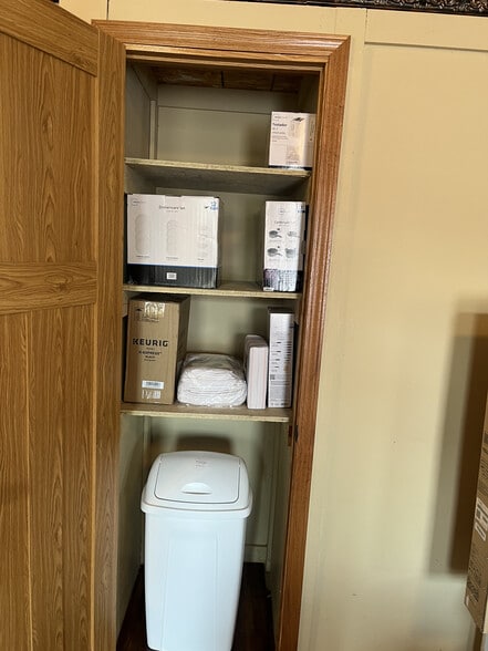 Building Photo - 103 W Railroad St